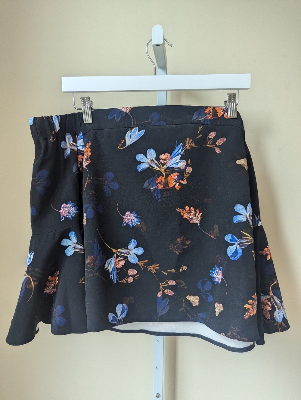 Topshop black floral Off-the-shoulder top w/ bell sleeves size Small